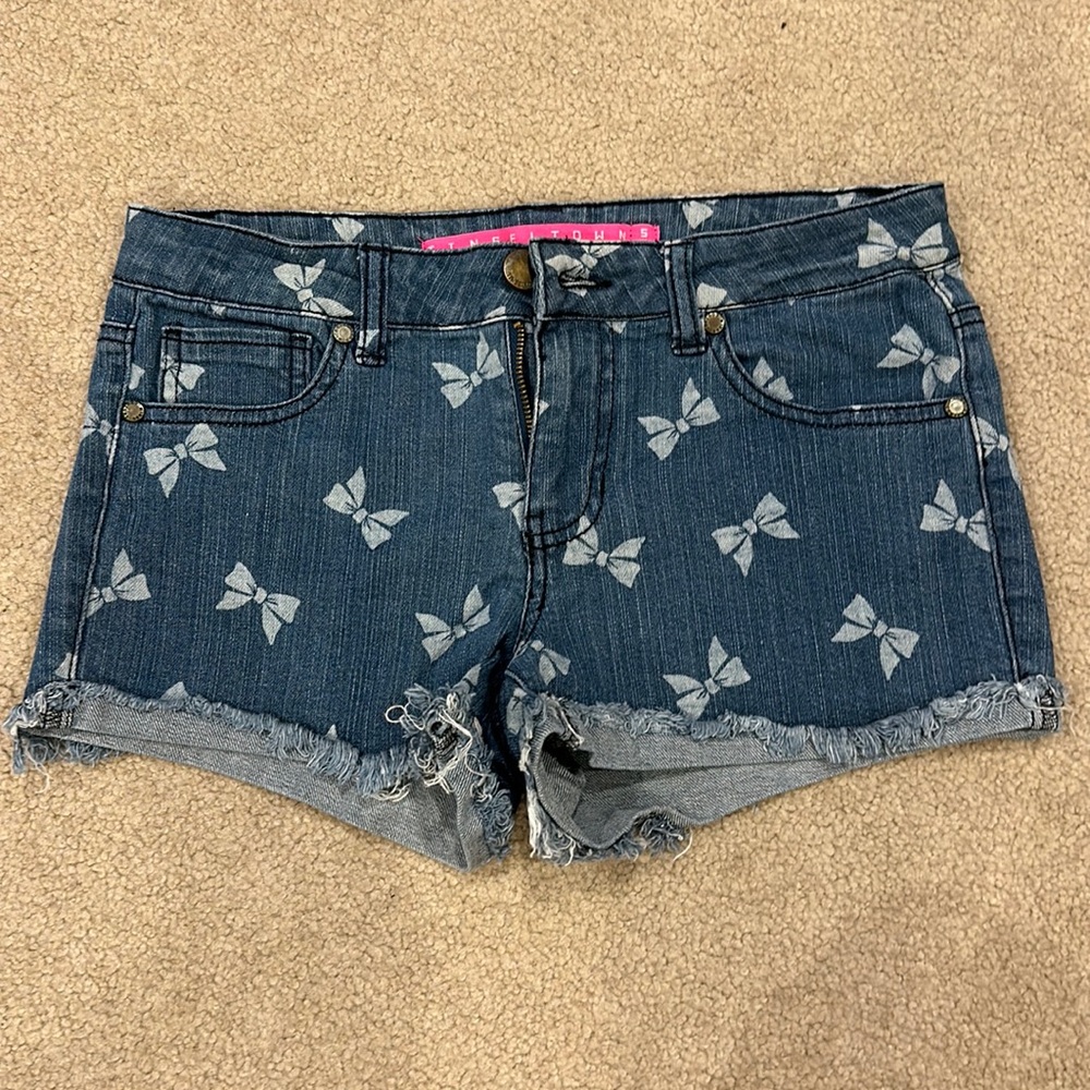 Bow denim shorts